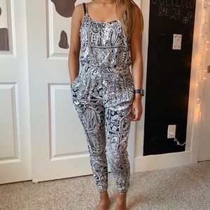 Patterned jumpsuit / romper